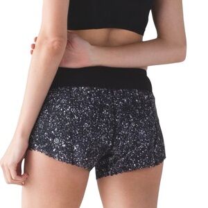 Lululemon Fast As Light Short Splatter White Black / Black Size 8